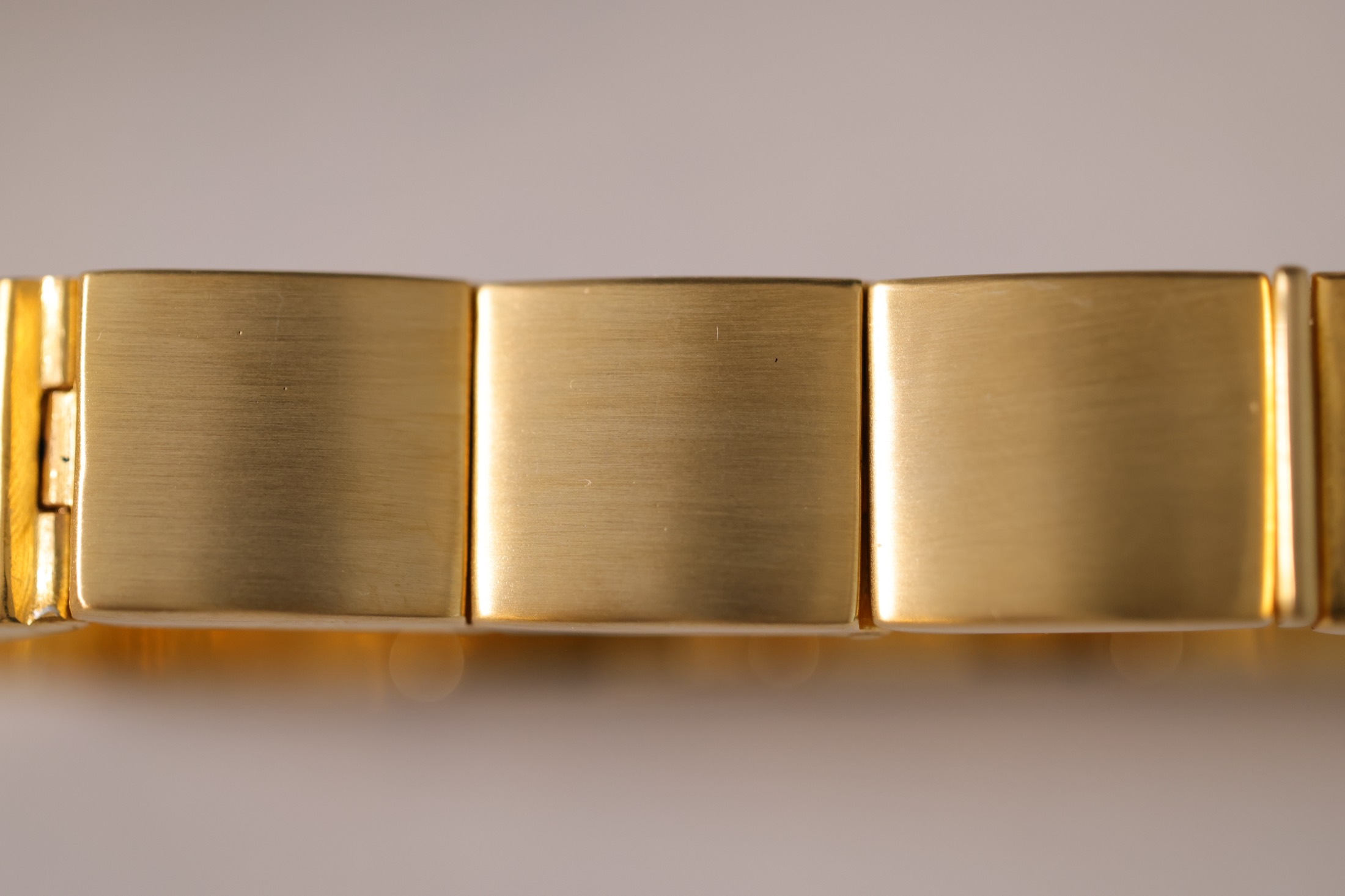 Macro detail of brushed titanium links on the Vitul Sol bracelet